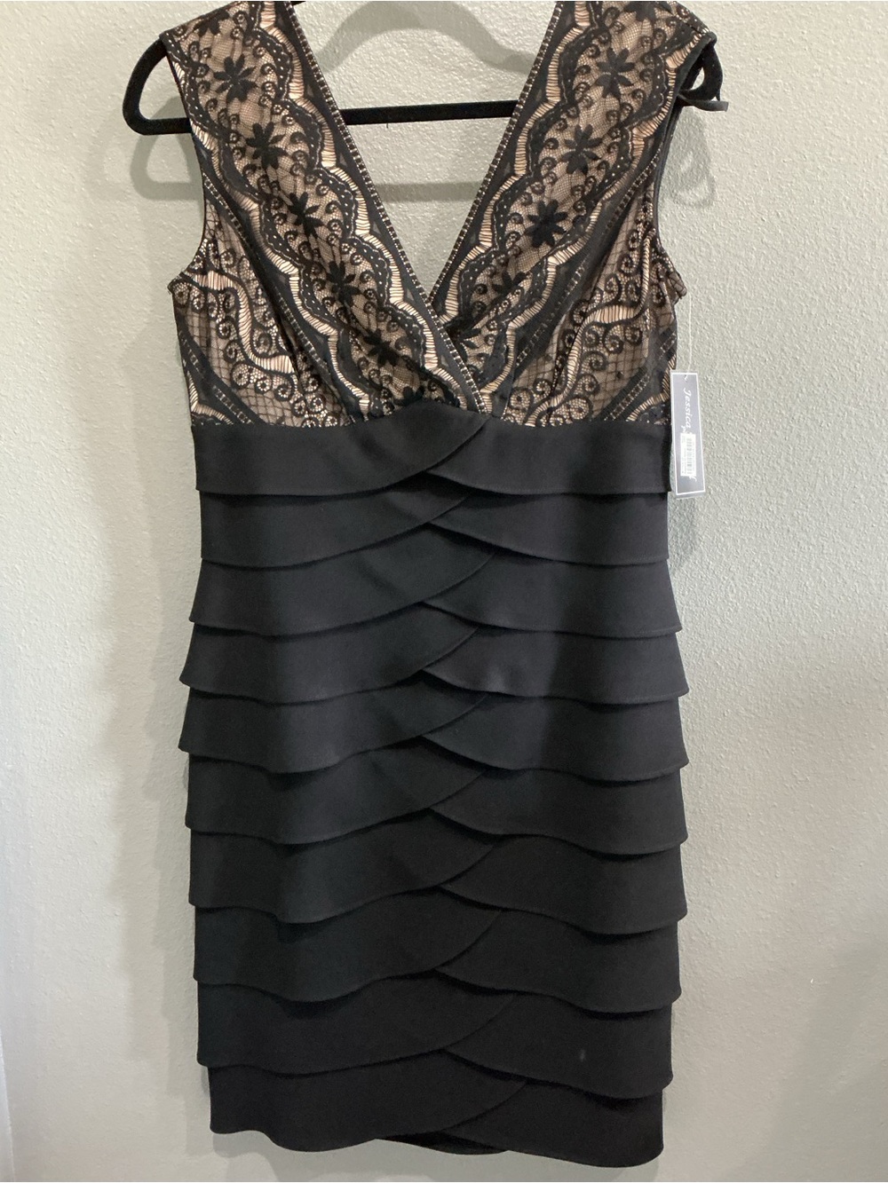 Jessica Howard Black Lace V-Neck Tiered Cocktail Dress